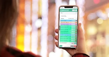 Imagem de um telefone com o app brascast